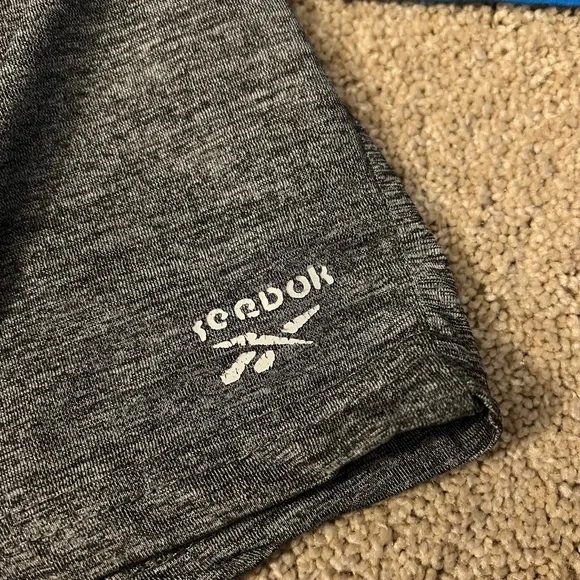 5/$25 Reebok set - Picture 2 of 3